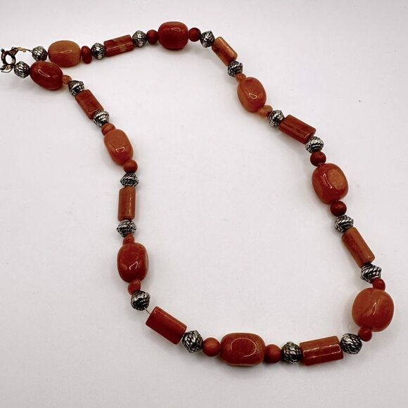 18" long Beautiful stone and silver tone beaded necklace! - Picture 1 of 11